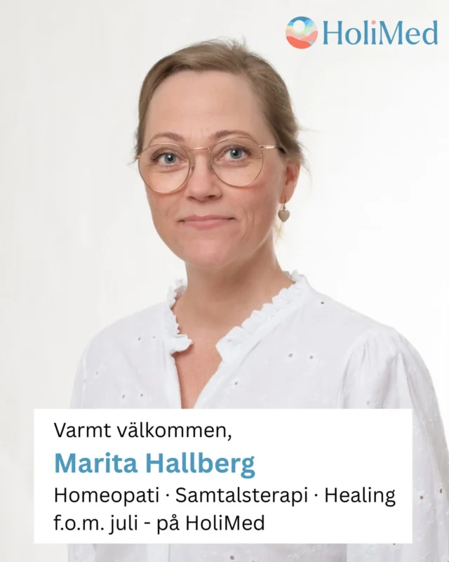 🌿 Vi är otroligt glada att få välkomna Marita till vårt holistiska team på HoliMed från och med juli! 🌿

Marita är certifierad samtalsterapeut, homeopat och healer – med en gedigen bakgrund inom pedagogik och basmedicin. Hon har lång erfarenhet av att möta människor i livets olika skeden och erbjuder samtalsterapi, homeopatiska behandlingar och spirituell healing – alltid med fokus på individens unika behov.

I sina samtal använder hon KBT som grund, och väver in sin pedagogiska kunskap för att skapa tydlighet, stöd och struktur. Hon hjälper dig att utforska nya perspektiv, hitta klarhet och växa i din egen takt.

Med ett varmt och inkännande förhållningssätt arbetar Marita också med chakrabalansering och healing, och ser hela människan – fysiskt, mentalt och själsligt.

✨ Vi ser så mycket fram emot att få dela hennes kompetens, närvaro och energi med våra klienter. Varmt välkommen, Marita! ✨

#HoliMed #HolistiskHälsa #Samtalsterapi #Homeopati #Healing